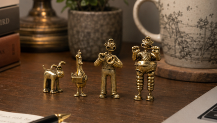 Licensed To Charm officially licensed Wallace & Gromit bronze miniature collectables featuring Wallace, Gromit and Feathers McGraw from The Wrong Trousers in a warm nostalgic setting.