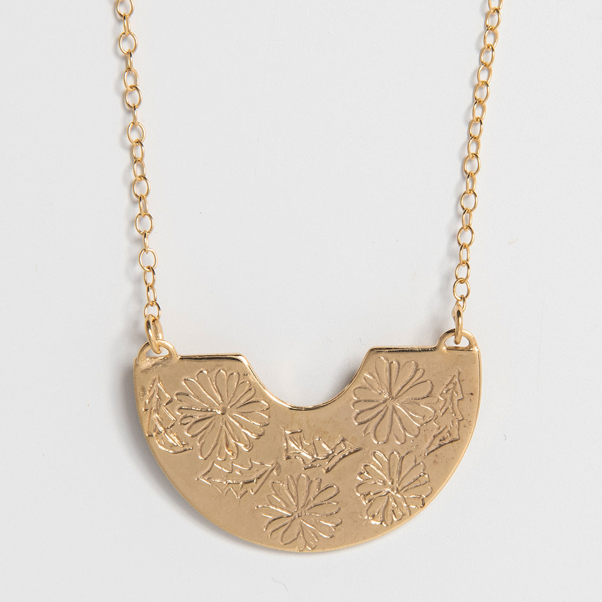 Elegant Frida Kahlo Creole Necklace in 18ct Gold Vermeil. A versatile and unique gift for fans of the iconic artist