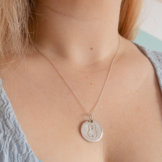 Miffy Large Disc Necklace in sterling silver, featuring an etched silhouette of Miffy’s head. A playful yet elegant gift for Miffy fans and jewellery lovers