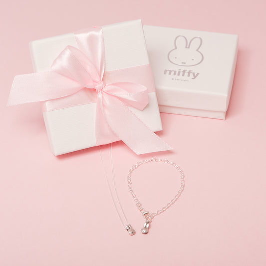 Sterling silver Miffy Jewellery Gift Set with a mini necklace and bracelet, featuring Miffy’s iconic charm. Perfect for gifting.