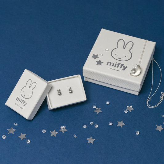 Sterling silver Miffy Silvery Moon Jewellery Set, featuring intricate designs inspired by Dick Bruna’s classic Miffy storybooks. Perfect for gifting.