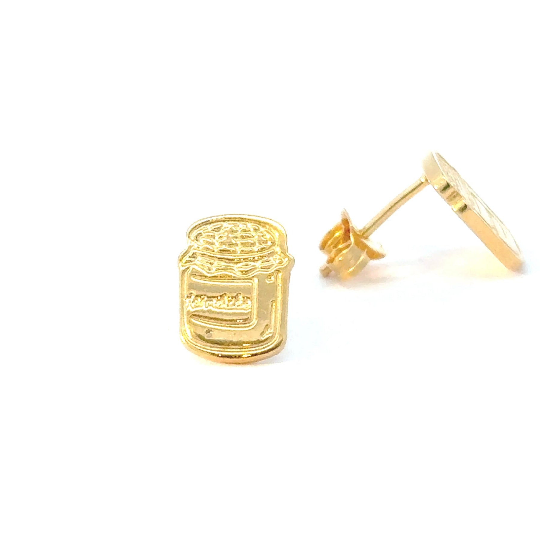 Licensed To Charm Close-up angled view of Paddington™ Marmalade Jar Stud Earrings in gold vermeil with detailed lid and engraved jar lines