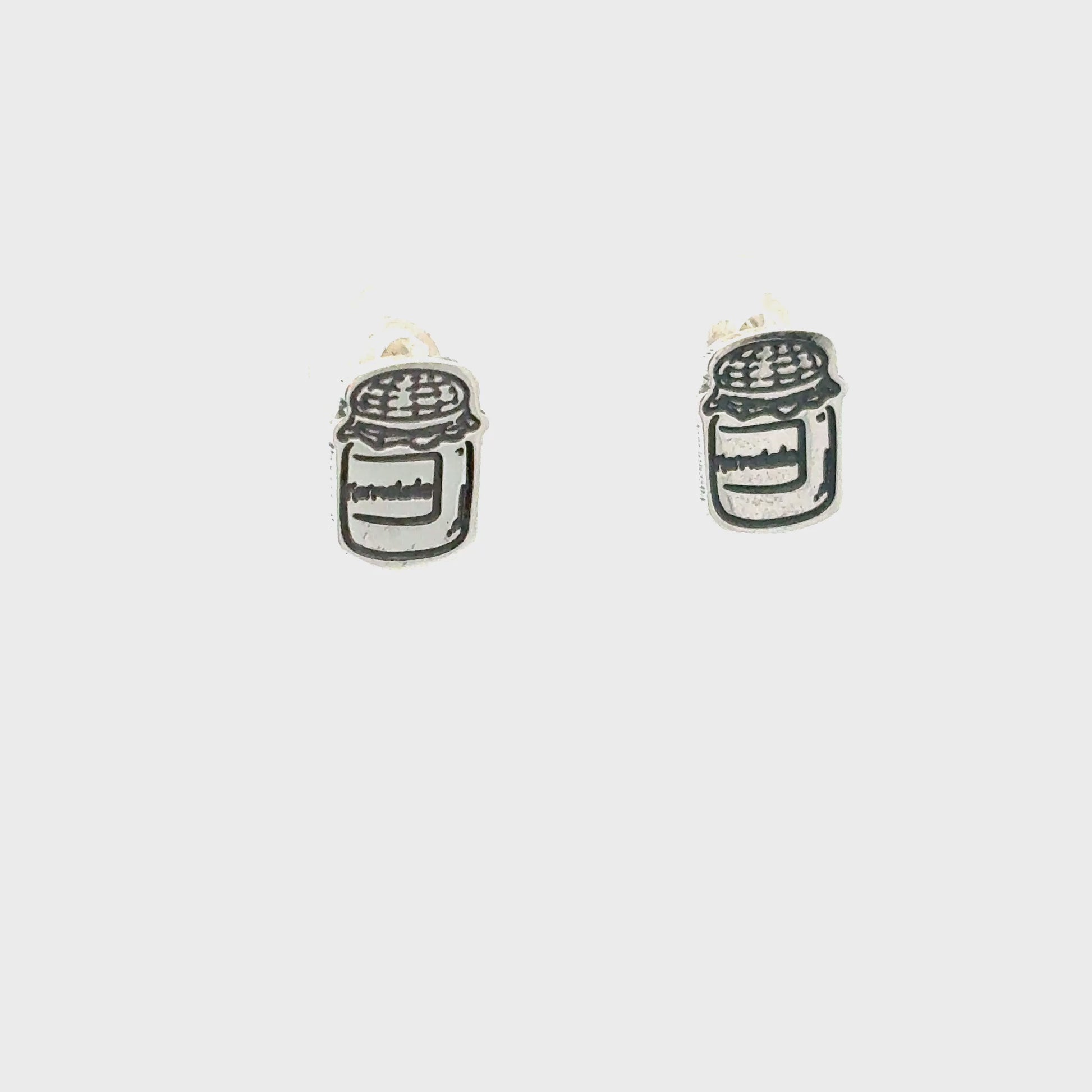 360° video showing Paddington Bear marmalade jar earrings with “marmalade” engraving in sterling silver