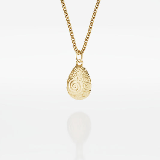 Mystic Valley Pebble Necklace in 18ct gold vermeil, inspired by The Dark Crystal. Features a pebble-shaped pendant with intricate etched spirals, symbolising the tranquil home of the urRu. Suspended on an 18-inch chain