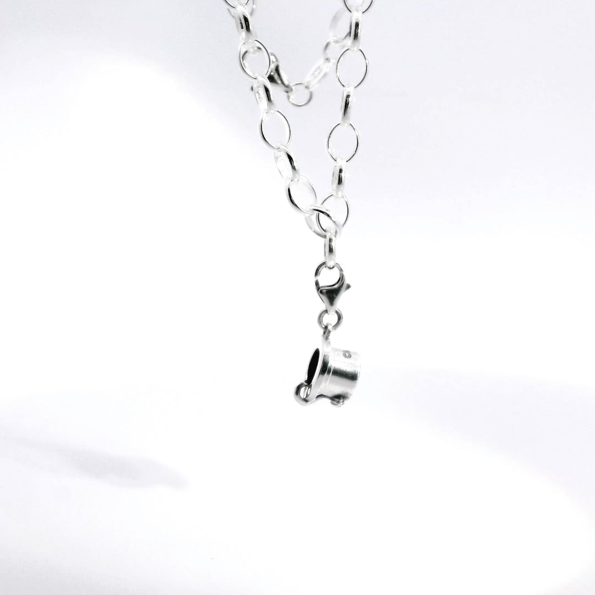 Sterling silver Moominpappa’s Top Hat Charm Bracelet featuring Moominpappa’s iconic top hat.