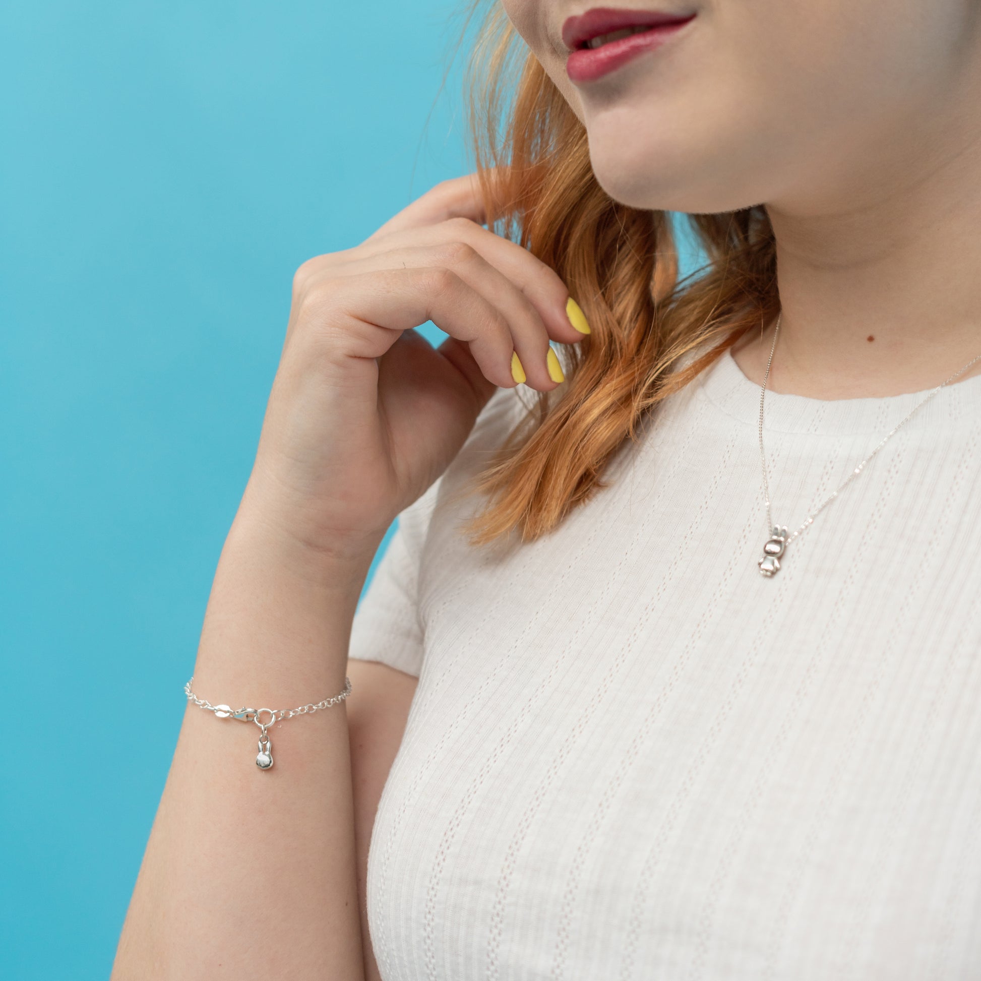 Sterling silver Miffy Single Charm Bracelet, combining elegance and fun with a dangling Miffy charm. An ideal gift for Miffy enthusiasts of all ages