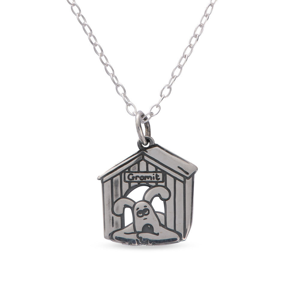 Gromit Sterling Silver Necklace featuring an etched pendant of Gromit’s face. A timeless and stylish gift for Wallace & Gromit fans