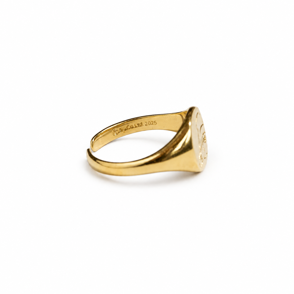 Side view of Paddington Bear gold vermeil signet ring