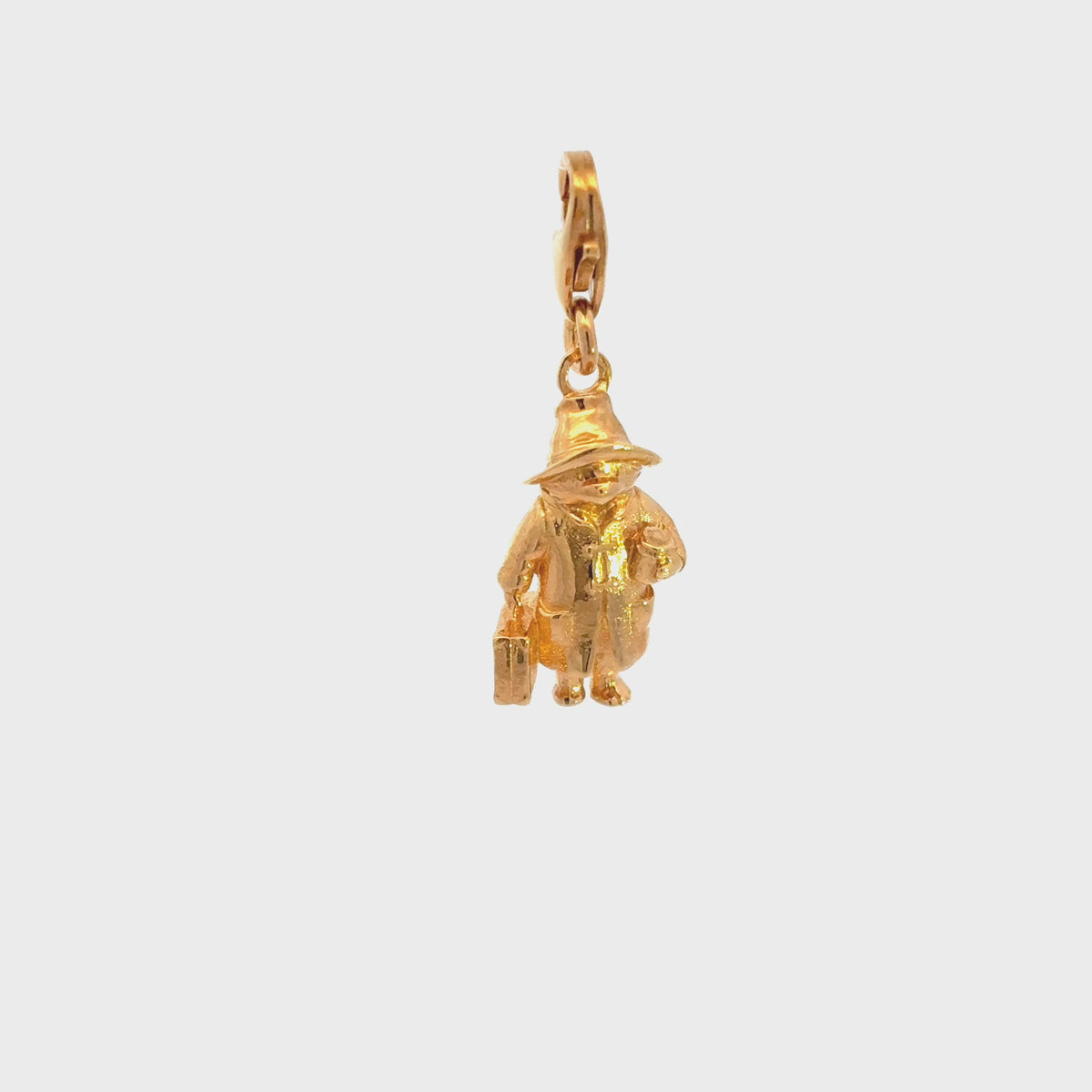 Video of the Paddington Full Body Clip-On Charm in 18ct gold vermeil showing its three-dimensional design.