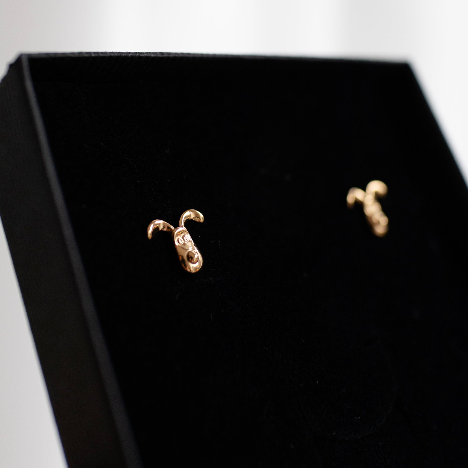 Gold vermeil Gromit Stud Earrings, officially licensed by Aardman Animations. Perfect for fans and dog lovers seeking a playful accessory.