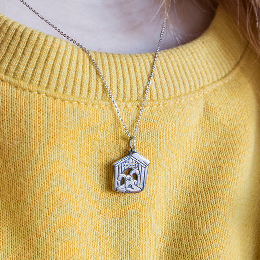 Handcrafted Gromit Necklace in sterling silver with intricate details. A charming accessory for collectors and animation enthusiasts.